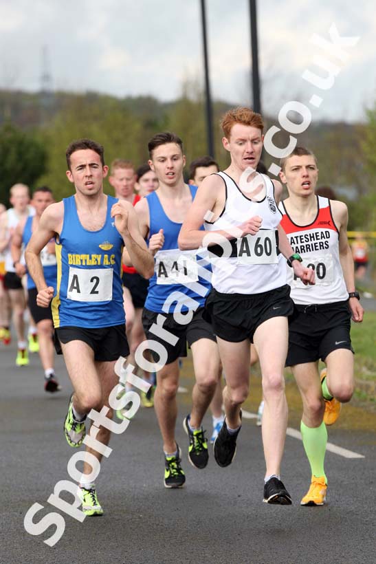 Senior mens relay, Elswick Good Friday Road Races. Photo: David T. Hewitson/Sports for All Pics